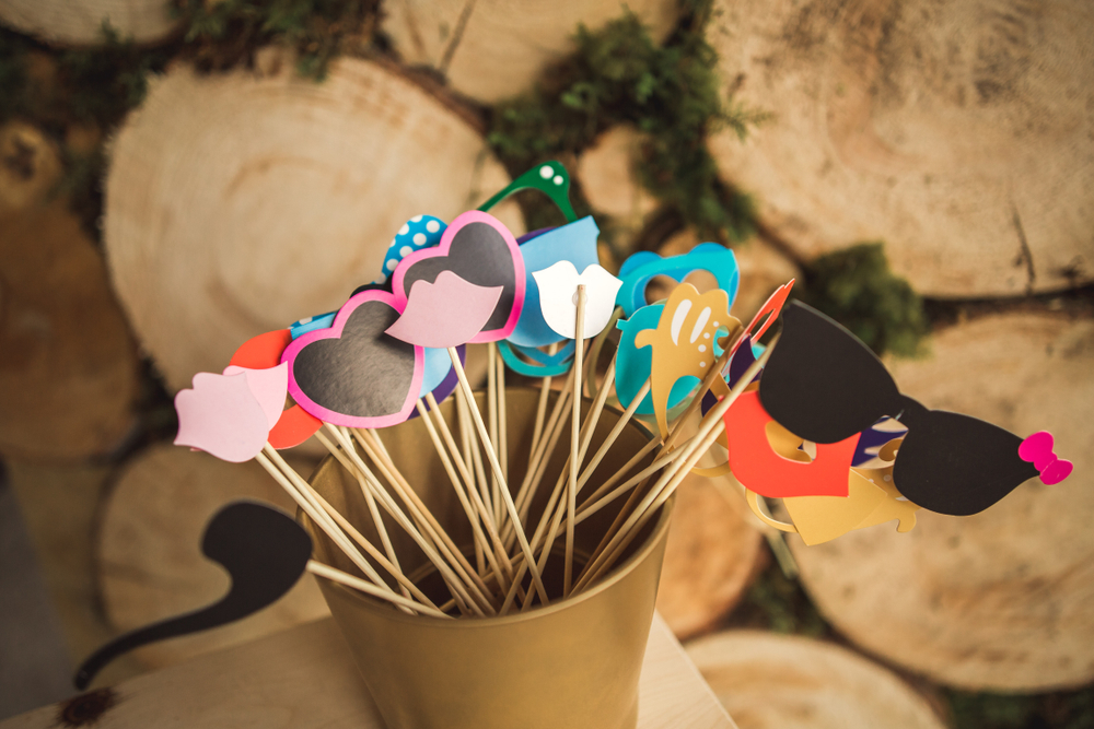 Homemade,gingerbreads,in,the,form,of,photobooth,props,,on,the